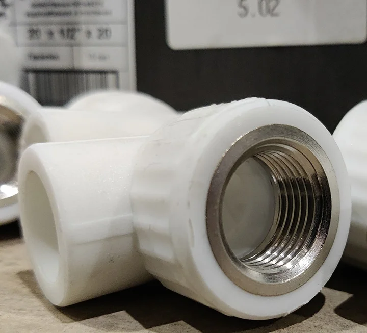 Угольник PP-R комбинированный белый ВР Дн 20х1/2" VALFEX 10125020