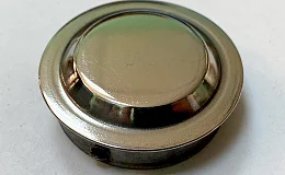 Заглушка 42.4 (штамп.) KM510 зеркало AISI 304 (08Х18Н10),